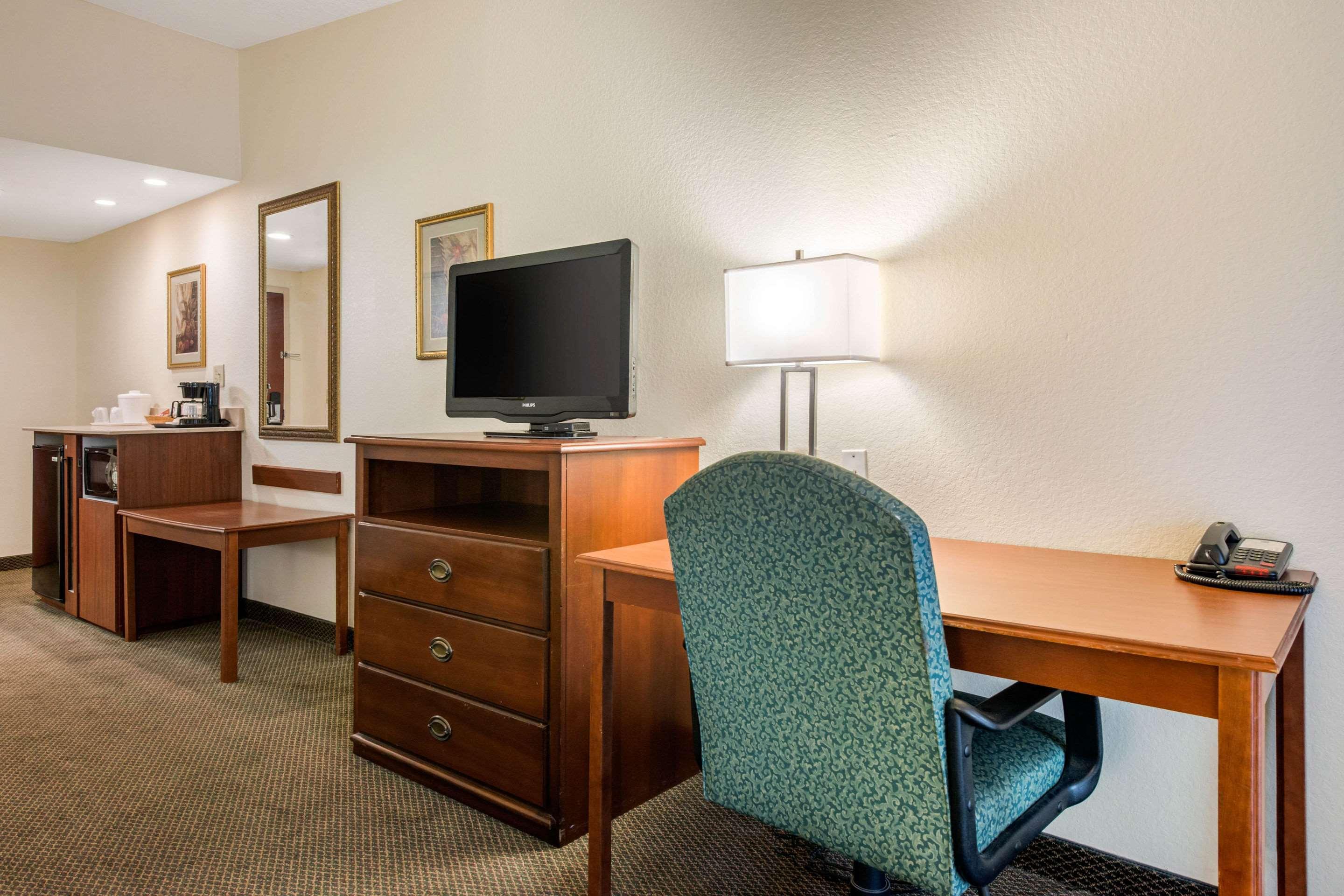 Quality Inn & Suites Tarpon Springs South Kültér fotó