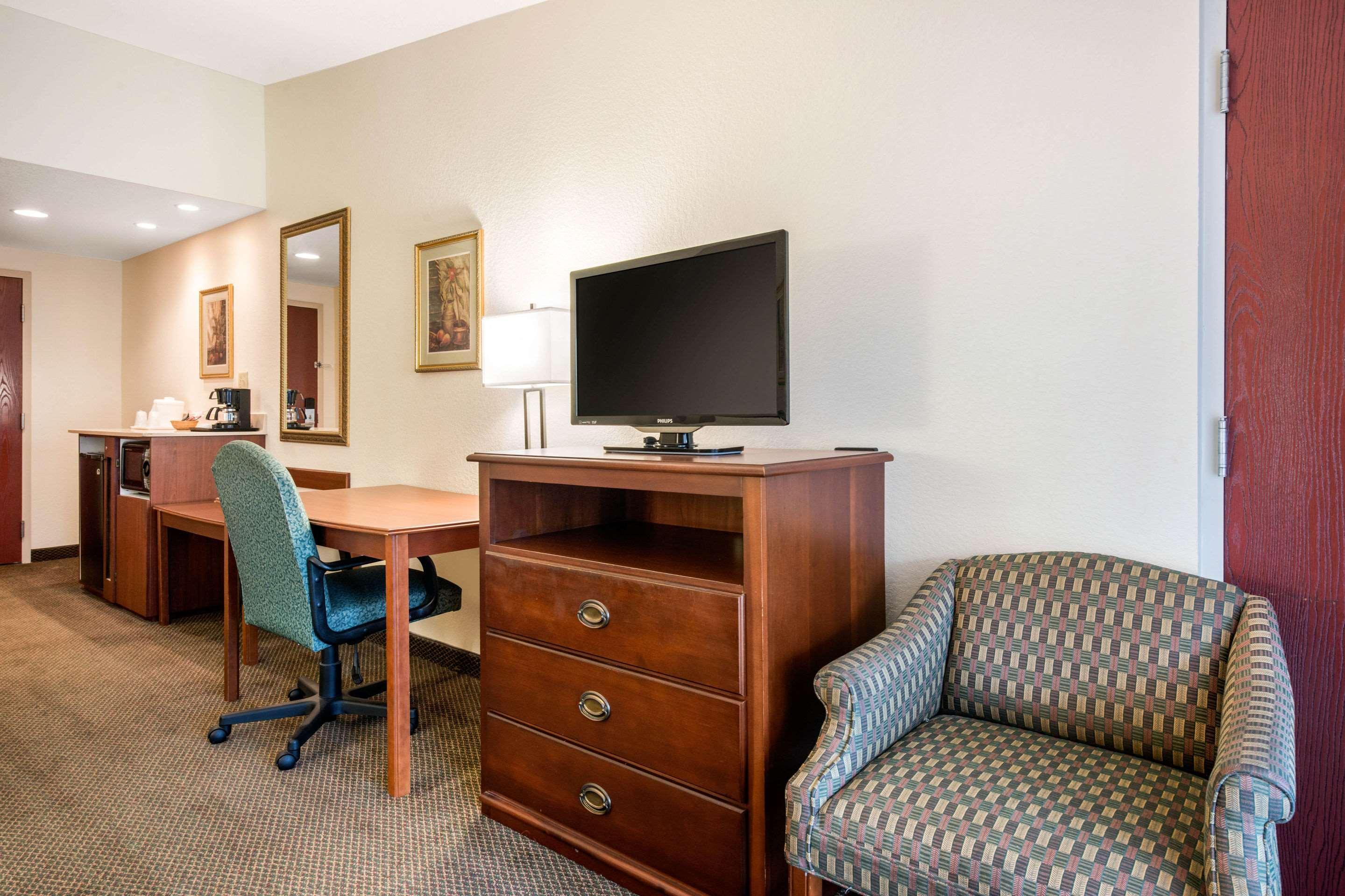 Quality Inn & Suites Tarpon Springs South Kültér fotó