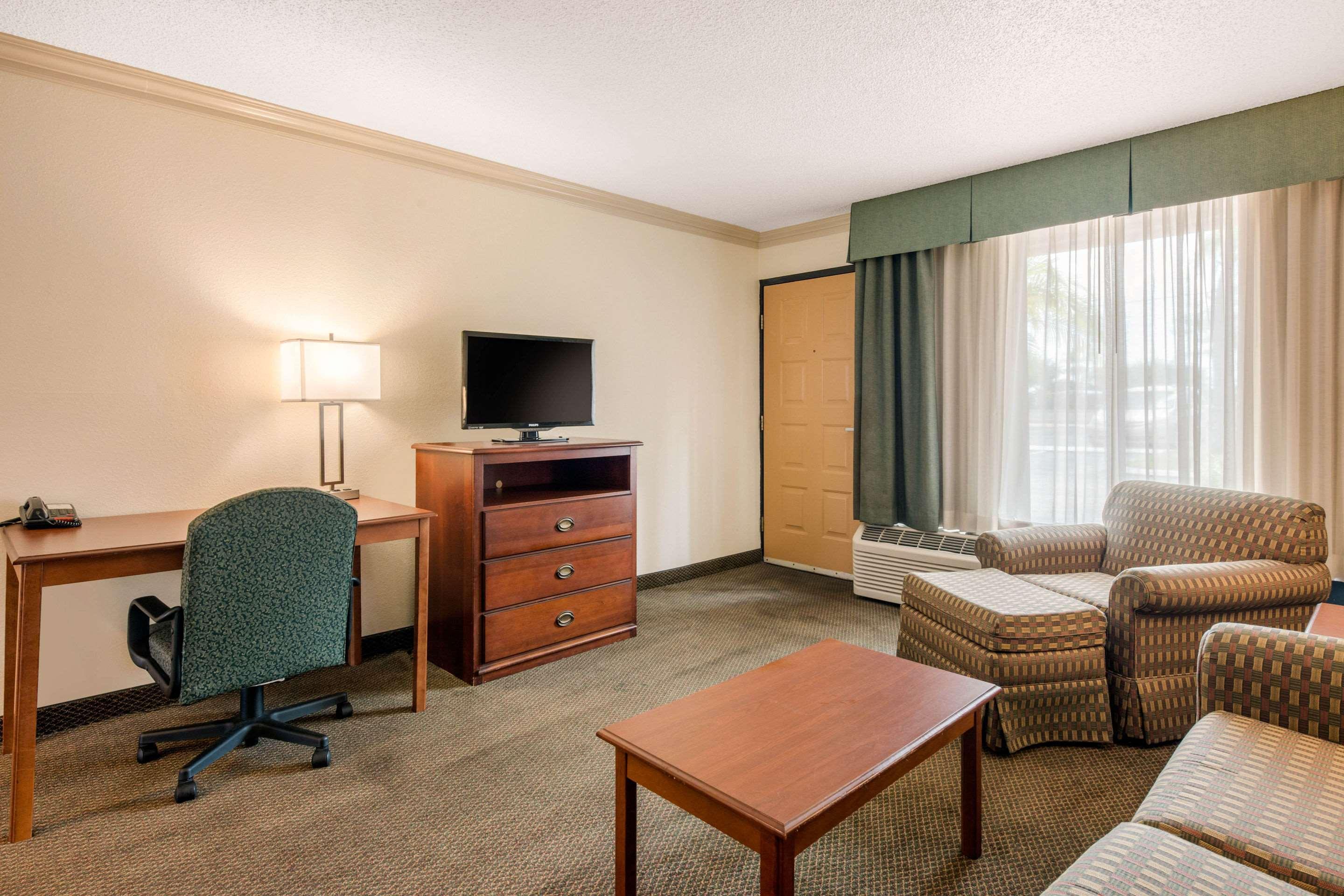 Quality Inn & Suites Tarpon Springs South Kültér fotó