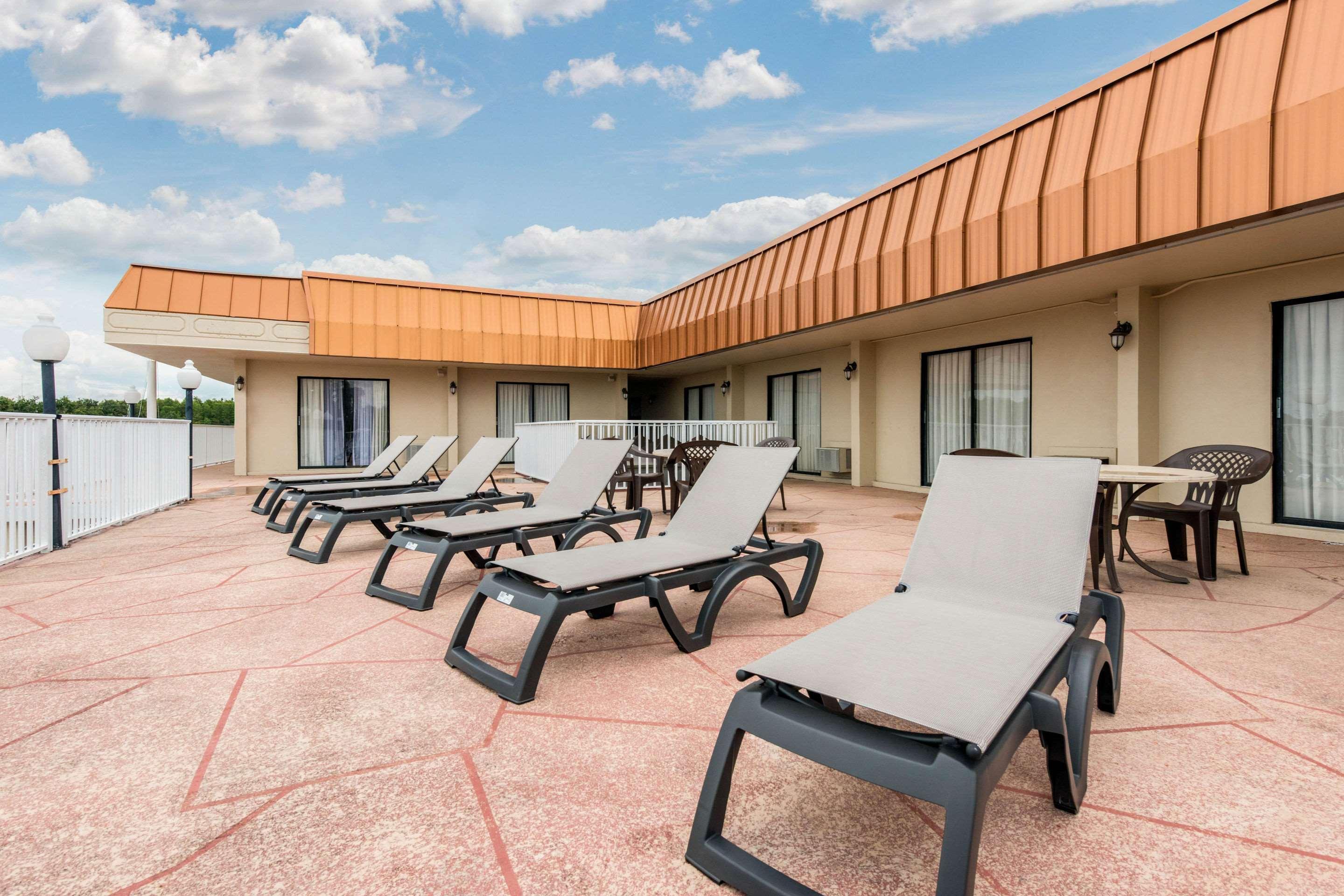 Quality Inn & Suites Tarpon Springs South Kültér fotó